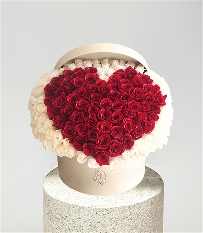 RIBBON Valentines 300 Beyaz Kırmızı Gül Empire Deluxe Kutu Aranjman