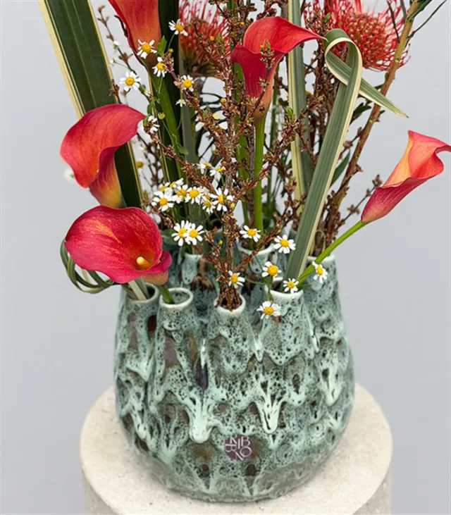 Ikebana Yeşil Seramik Vazoda Turuncu Gala Aranjmanı — görünüm 4