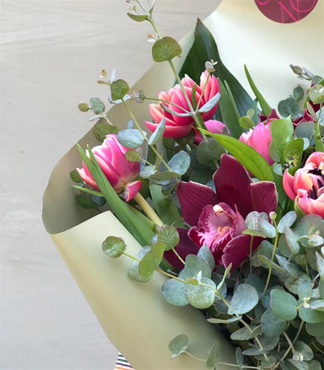 Aisha Okaliptüs Pembe Lale Buketi — görünüm 4