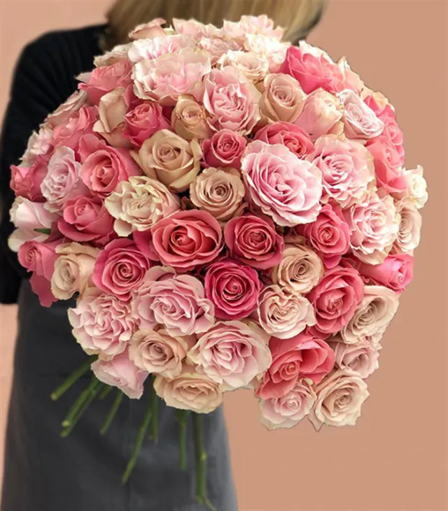 Royal Deluxe 75 Pembe Somon Güller Buketi