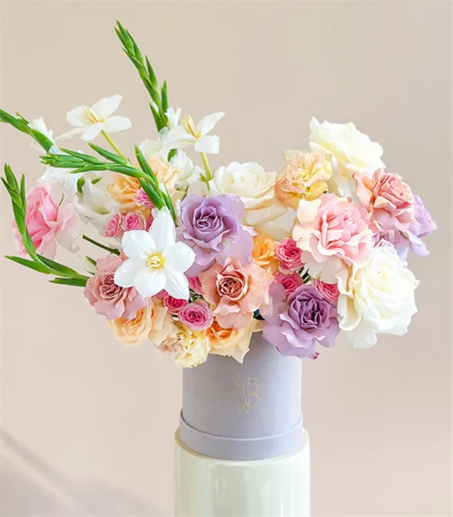 Primavera Deluxe Krem Kutuda Pastel Çiçekler Aranjmanı