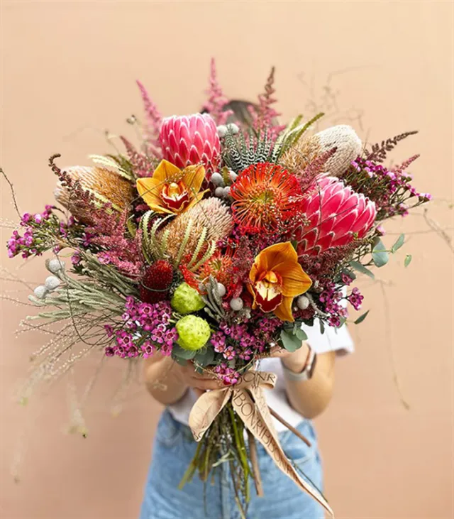 Pretty Woman Protea Banksia Lucas Tropical Buket Limited Edition