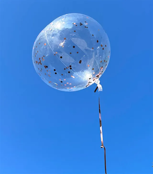 Bronz Confetili Şeffaf Uçan Balon 40 cm — görünüm 4