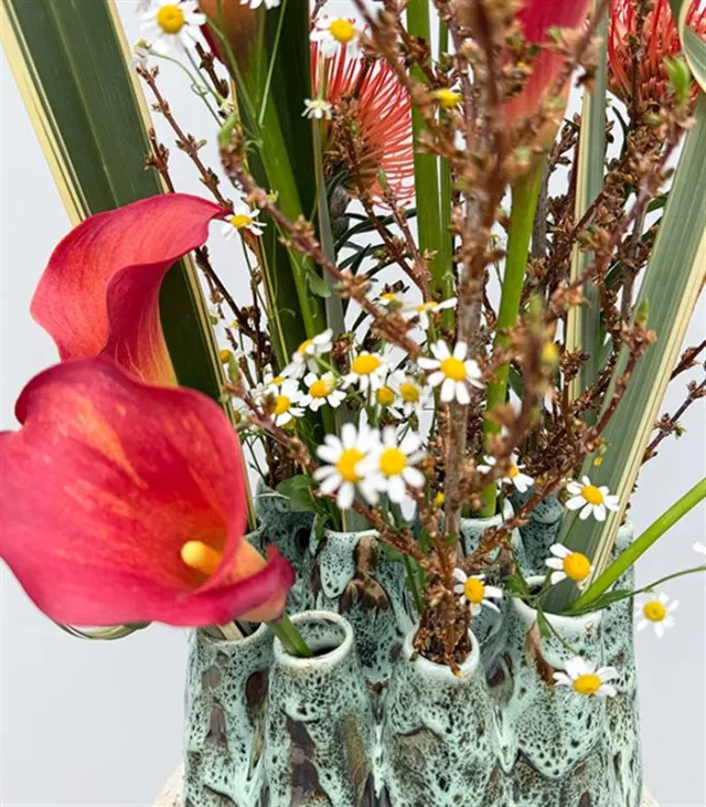 Ikebana Yeşil Seramik Vazoda Turuncu Gala Aranjmanı — görünüm 3
