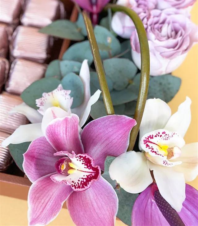 Lila Royal Deluxe Deri Tepside 80Li Çikolata Tepsisi — görünüm 4