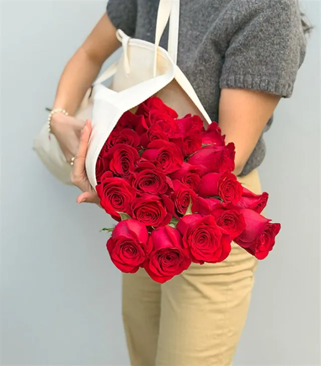 Just Love Deluxe Kanvas Çiçek Taşıma Çantasında 25 Kırmızı Gül — görünüm 4