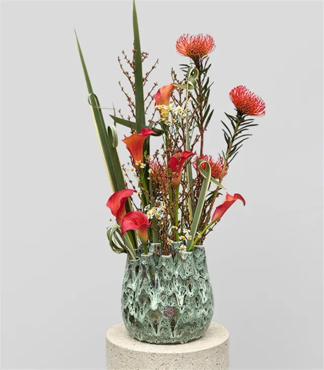 Ikebana Yeşil Seramik Vazoda Turuncu Gala Aranjmanı